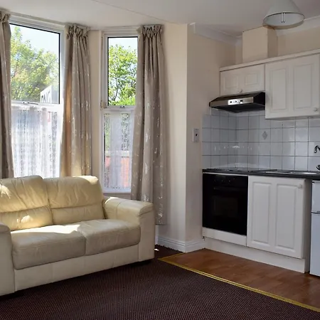 Bright Studio In Drumcondra Apartment *